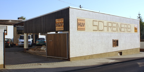 Auenansicht Schreinerei Huy - Parkpltze im Hof