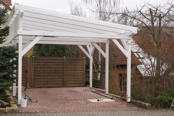 Carport für kleine und größere Fahrzeuge, individuell gefertigt, auch für Geländewagen und SUVs Carport für kleine und größere Fahrzeuge, individuell gefertigt, auch für Geländewagen und SUVs