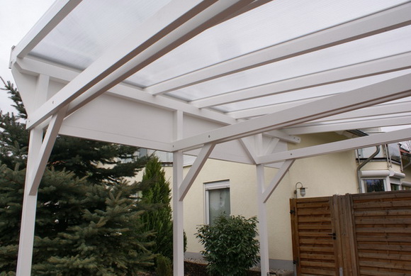 Rahmenkonstruktion eines Carports mit Doppelstegplatten Rahmenkonstruktion eines Carports mit Doppelstegplatten